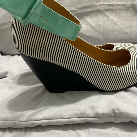 Striped Wedges - Picture 3 of 4
